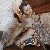 engel-auf-hocker